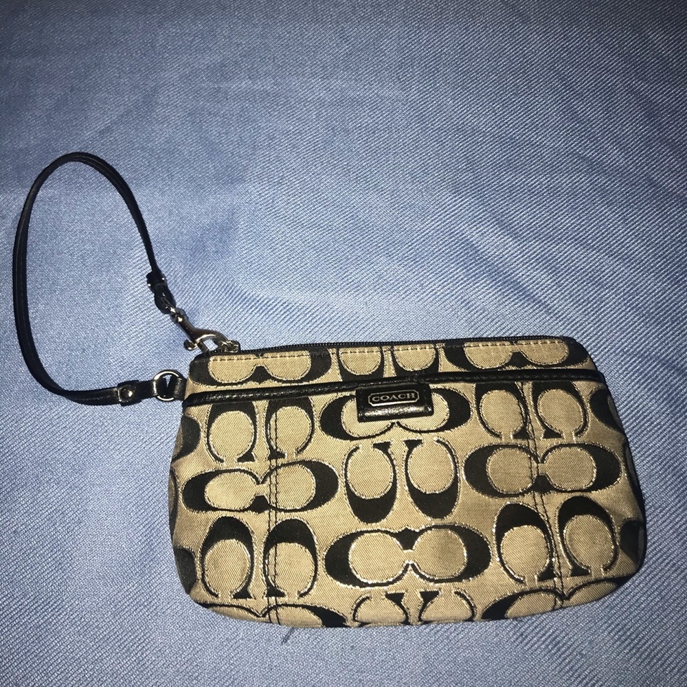 Coach monogram wristlet black & grey 👛 🖤🤍